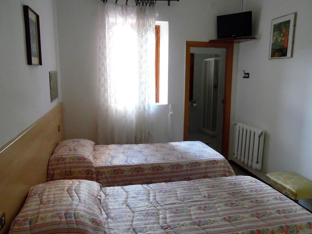 Albergo Ristorante La Torretta Castiglione dei Pepoli Ruang foto